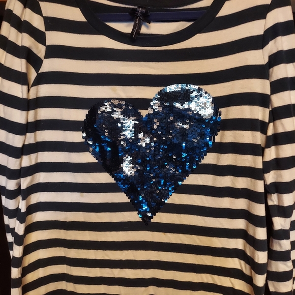 Next in Love blk/white stripe top with blue sequin heart med - Picture 2 of 4